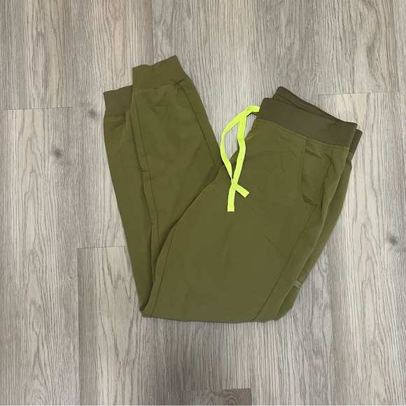 Figs Pants - FIGS Zamora Jogger in Limited Edition Olive Martini - Medium Tall
